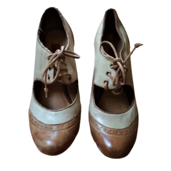 Miz Mooz vintage inspired Symphony Spectator pump. - Picture 3 of 14